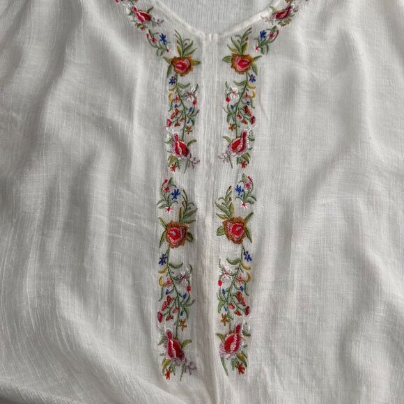 Zac & Rachel White Blouse with Floral Embroidery - Picture 9 of 9